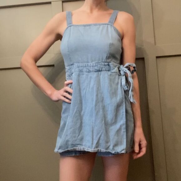 SINCERELY Jules Square Neck Smocked Denim Chambray Romper Light Blue Size Small - Picture 1 of 12